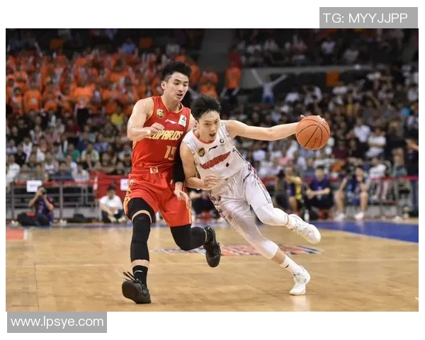 深圳篮球队荣登篮球配合排行榜首位展现团队默契与实力 深圳篮球队荣登篮球配合排行榜首位展现团队默契与实力