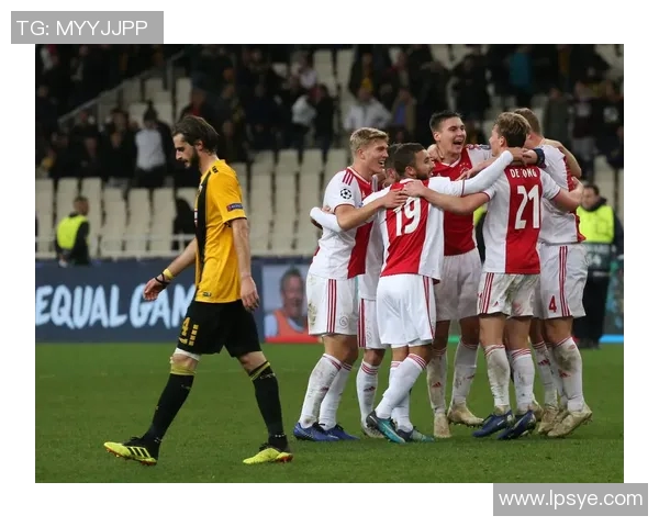 英国足球明星齐聚一堂展现风采共同参与精彩赛事盛况 英国足球明星齐聚一堂展现风采共同参与精彩赛事盛况