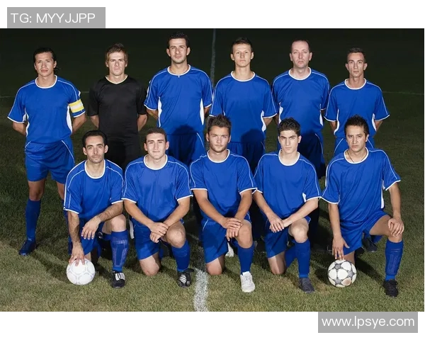 德国足球明星闪耀赛场回顾与传奇故事全解析 德国足球明星闪耀赛场回顾与传奇故事全解析